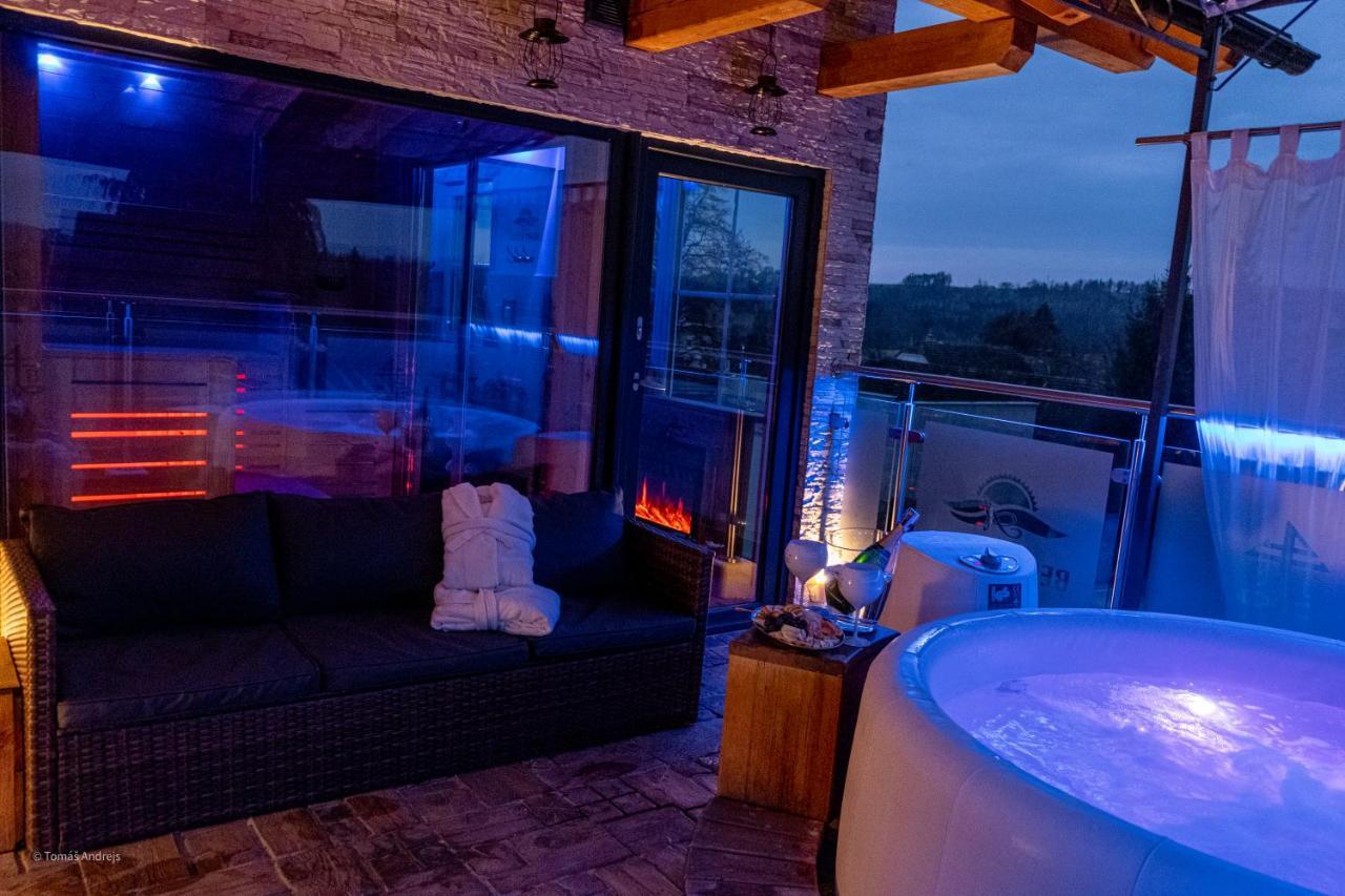 נאצ'וד Hotel Tommy Wellness & Spa מראה חיצוני תמונה